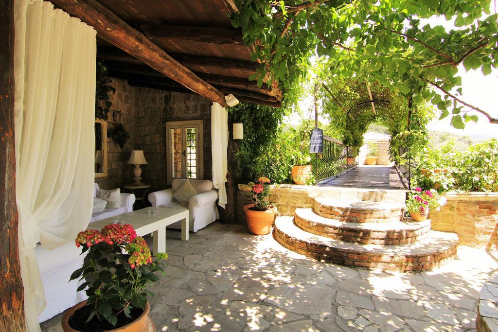Hotel Manici Kasri à Küçükkuyu Extérieur photo