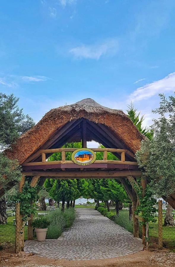 Hotel Manici Kasri à Küçükkuyu Extérieur photo